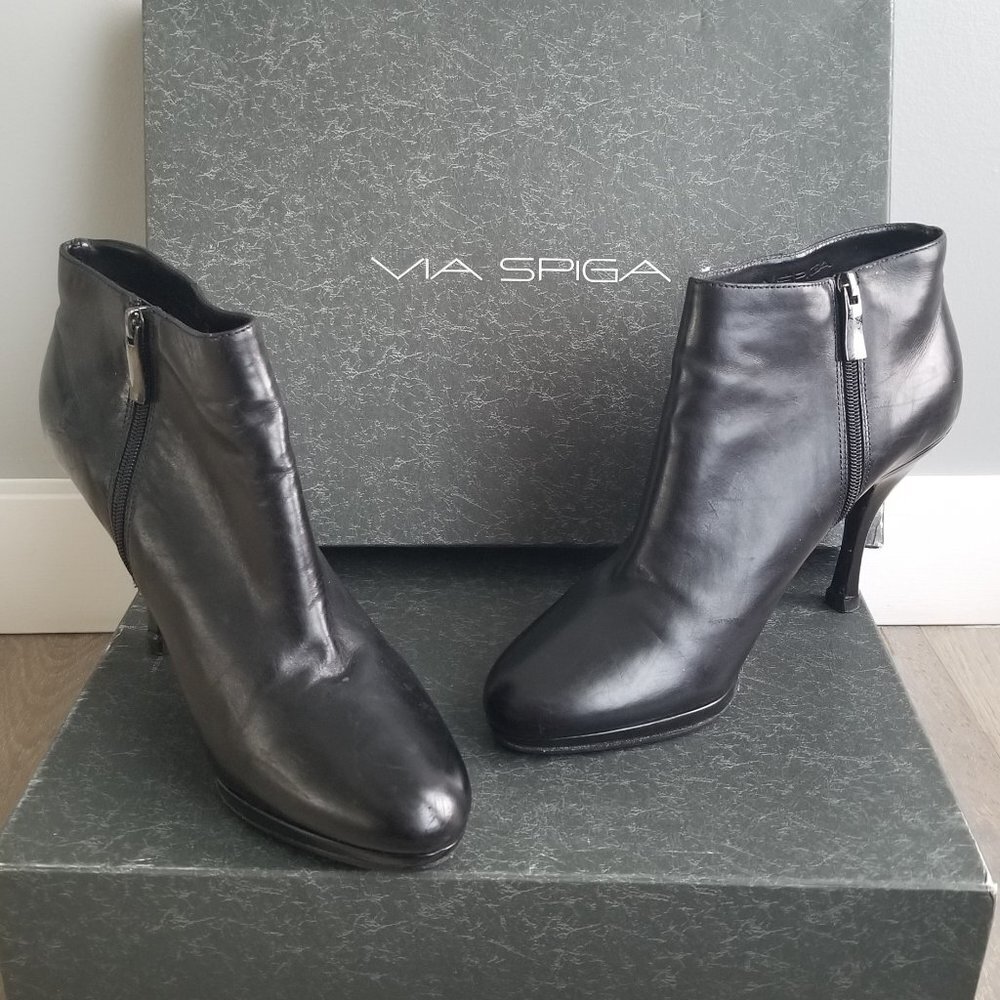 Via Spiga V-Linden Black Leather Stiletto Bootie
